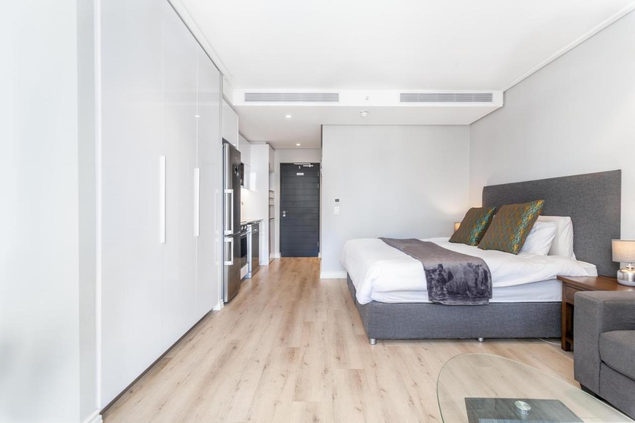 Luxurious 16 On Bree Studio Apartment - Harbour Views 케이프타운 외부 사진