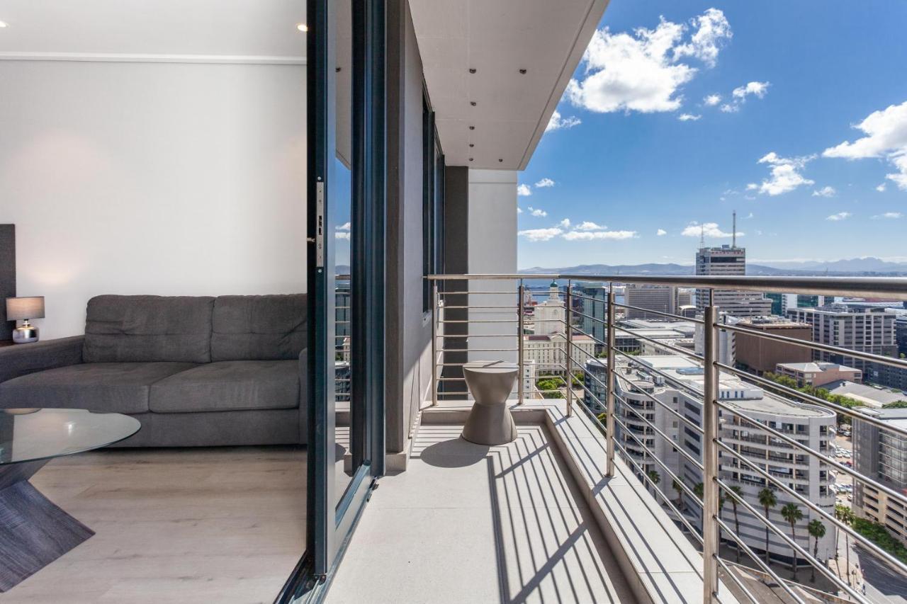 Luxurious 16 On Bree Studio Apartment - Harbour Views 케이프타운 외부 사진