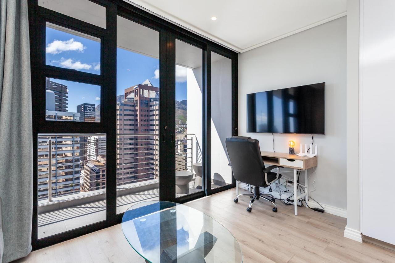 Luxurious 16 On Bree Studio Apartment - Harbour Views 케이프타운 외부 사진