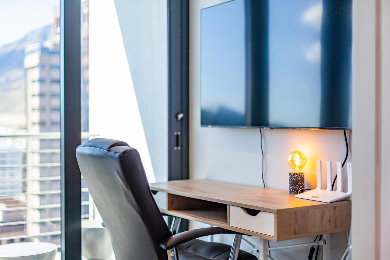 Luxurious 16 On Bree Studio Apartment - Harbour Views 케이프타운 외부 사진