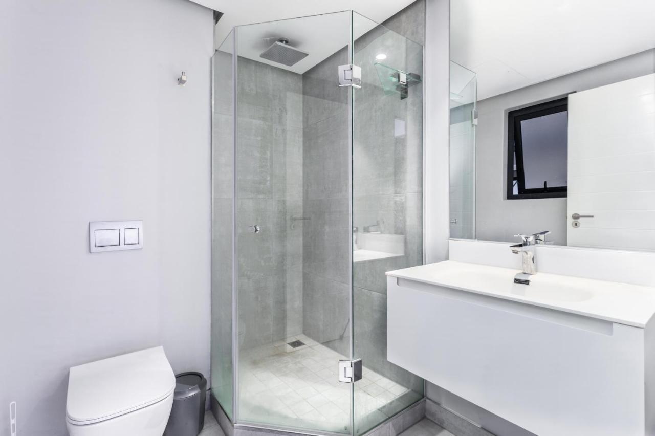 Luxurious 16 On Bree Studio Apartment - Harbour Views 케이프타운 외부 사진